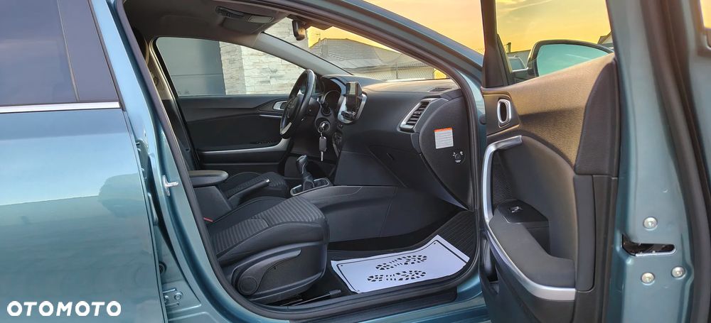 Kia Ceed ver-1-6-crdi-mhev-business-line - 25