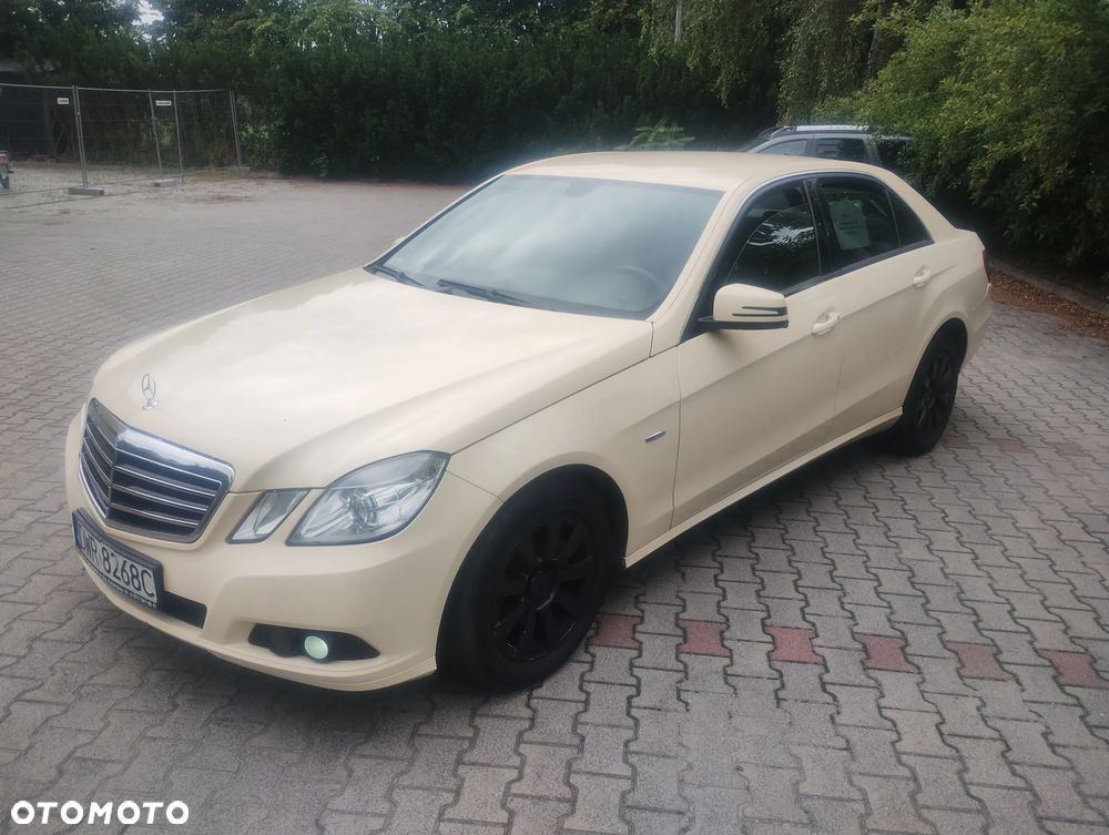 Mercedes-Benz Klasa E 200 NGT BlueEffICIENCY - 3