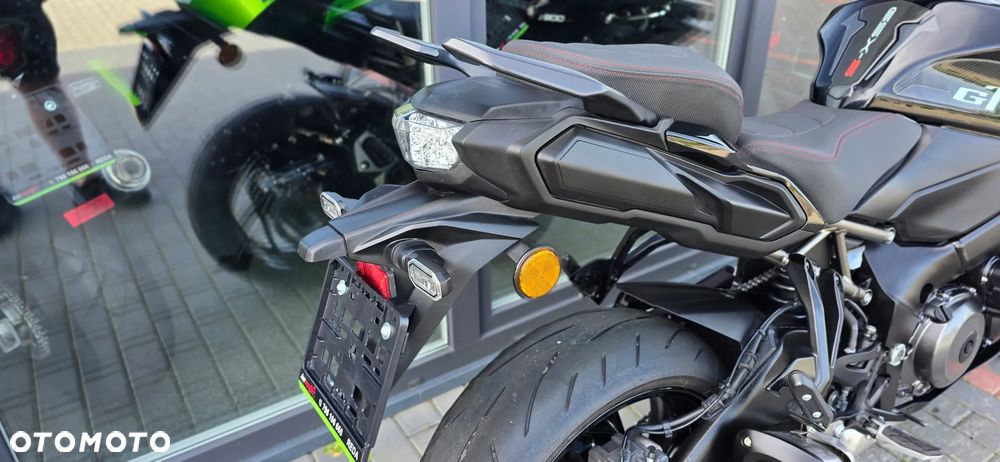 Suzuki GSX - 17