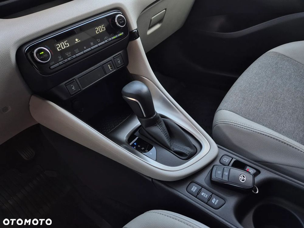 Toyota Yaris Hybrid 1.5 Executive - 24