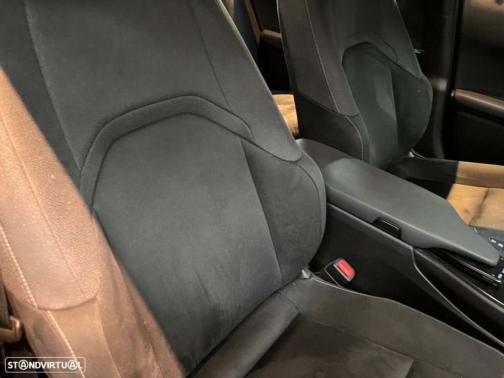 Lexus UX 250h Business - 40