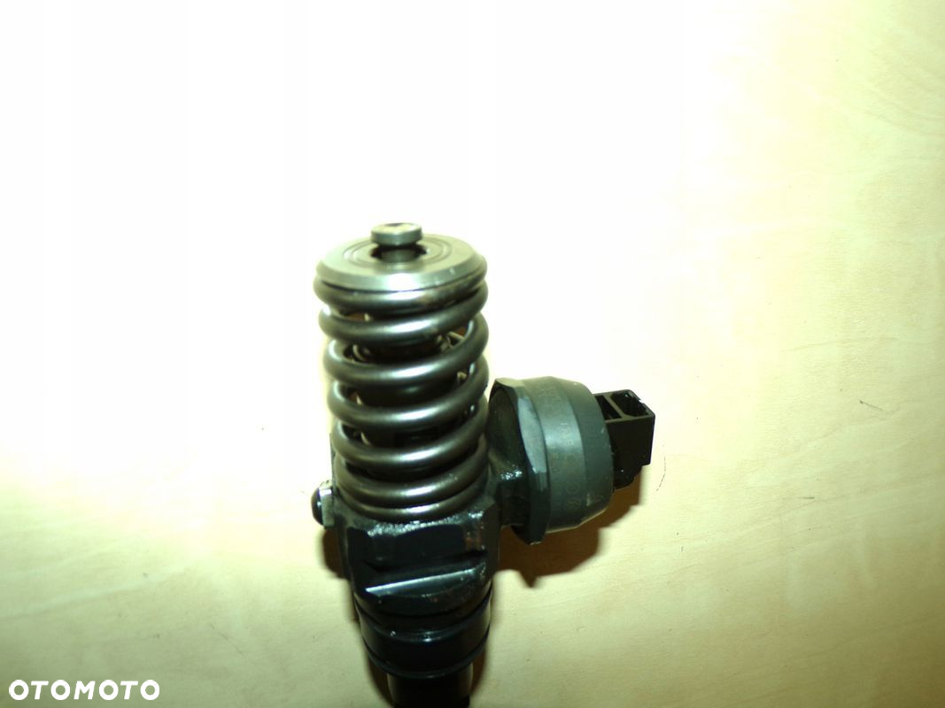 VW TRANSPORTER T5 2.5 TDI POMPOWTRYSK wtryskiwacz 070130073F - 2