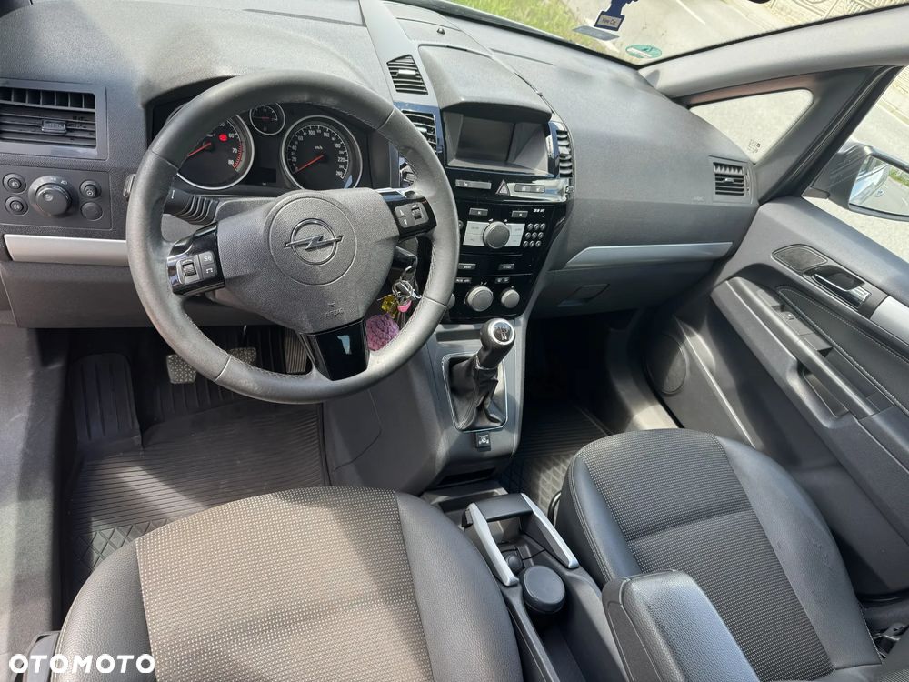 Opel Zafira 1.8 Cosmo - 9