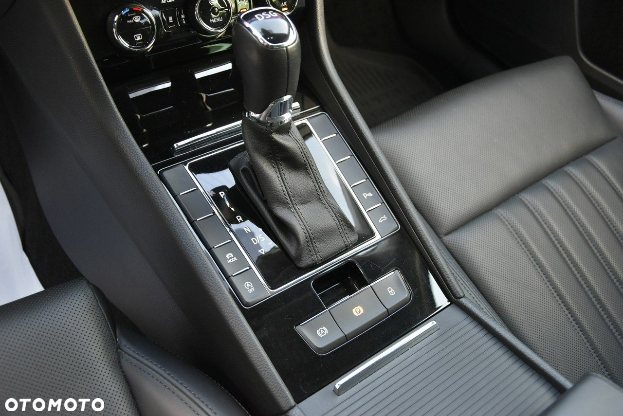 Skoda Superb 2.0 TDI DSG Style - 33