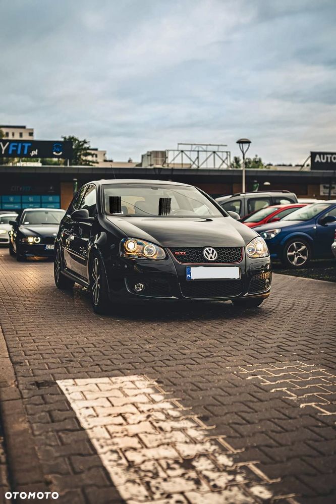 Volkswagen Golf - 1