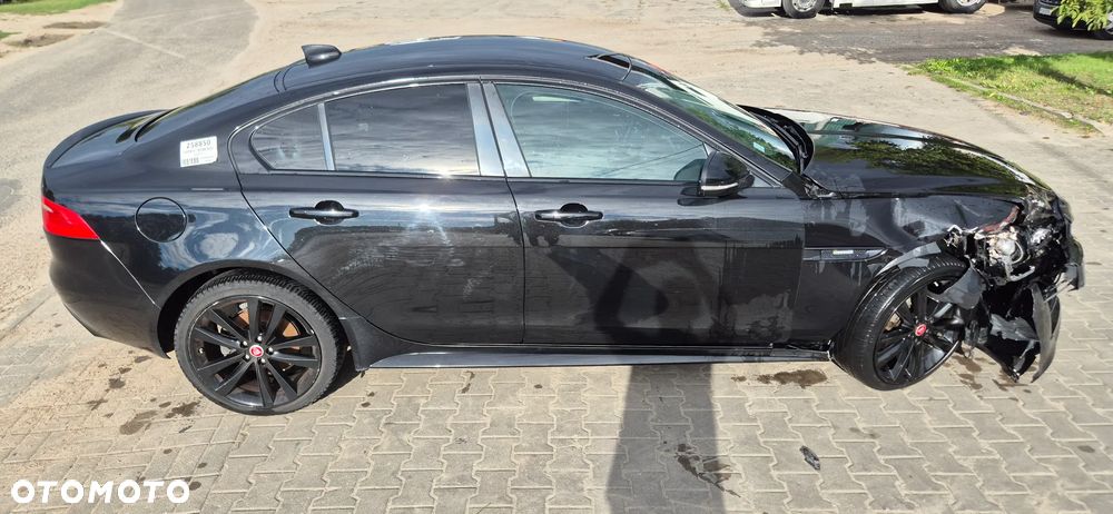 Jaguar XE - 4