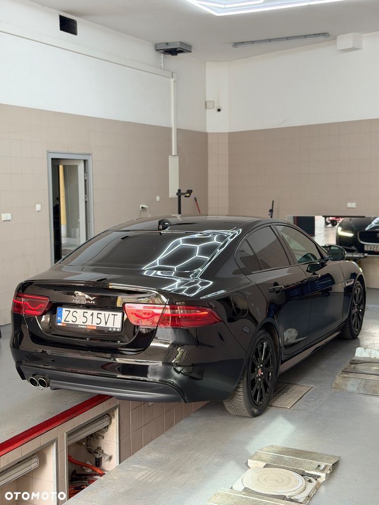 Jaguar XE 2.0 D AWD R-Sport - 9