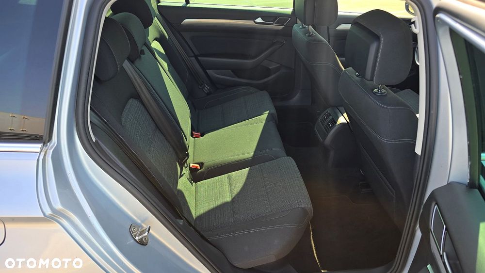 Volkswagen Passat Variant 2.0 TDI EVO Business DSG - 28
