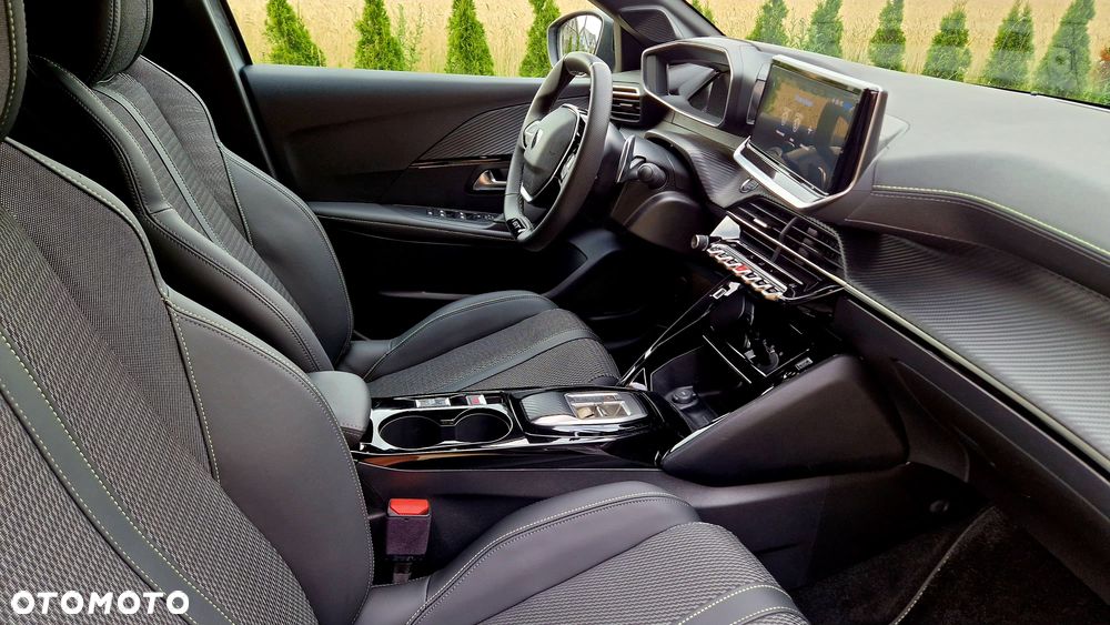 Peugeot 208 - 11
