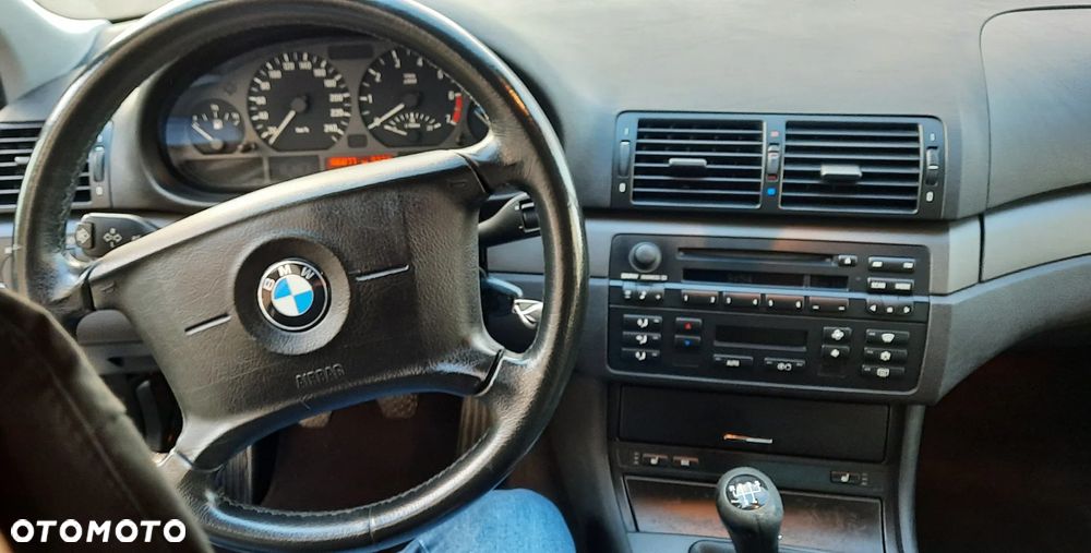 BMW Seria 3 318i - 10