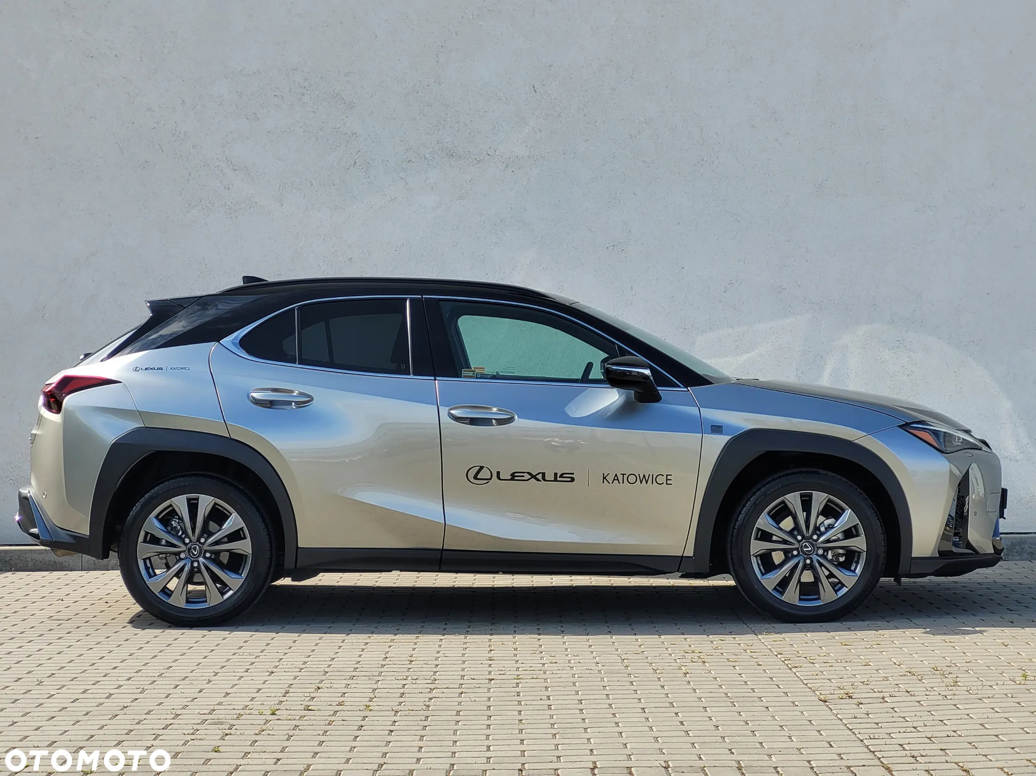 Lexus UX 300h F Sport Design - 8