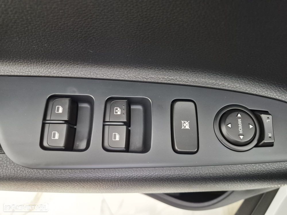 Kia Stonic 1.2 MPi Dynamic — fotografia 14