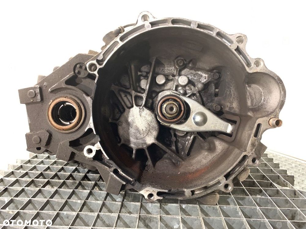 SKRZYNIA BIEGÓW  HYUNDAI i30 Kombi (FD) 2007 - 2012 1.6 CRDi 66 kW [90 KM] olej napędowy 2008 - - 1