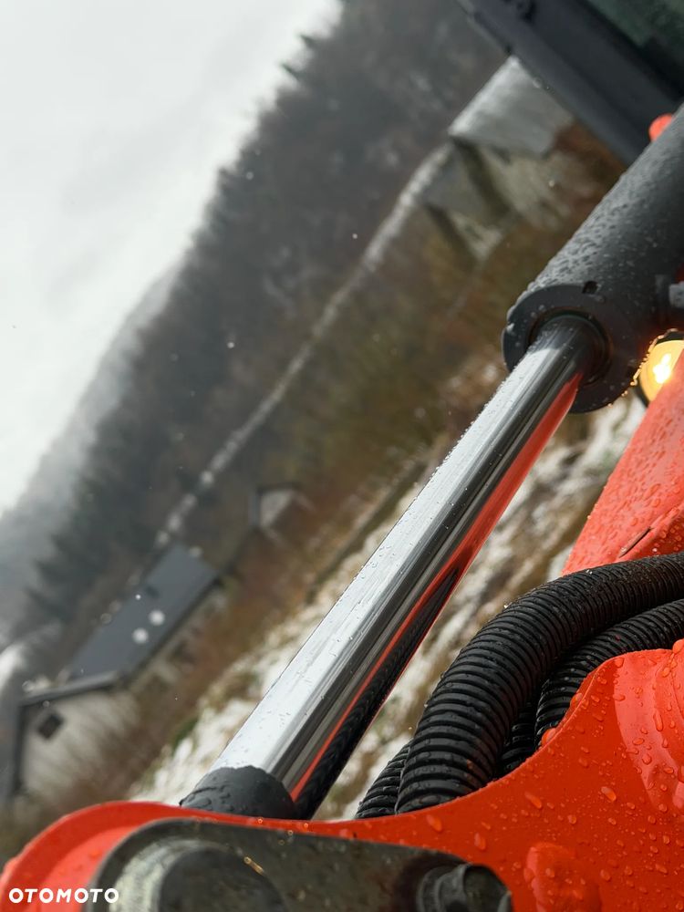 Kubota KX016-4 Koparka Gąsienicowa 2 tony. DEKRA aktualna do 2026r. Rozsuwane Hydr. podwozie! Sprowadzona z Gospodarstwa Norweskiego! Zero luzów i wycieków. Maszyna jak Nowa z Salonu! 2016rok. Pełna Dokumentacja. Gąsienice bez zużycia! Łyżka Skarpowa! Szybkozłącze! szybka wolna jazda. Ani deka luzów i wycieków. OKAZJA - 9