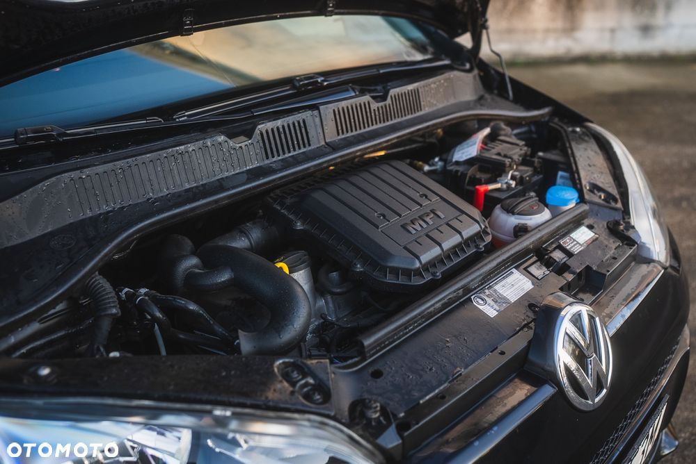 Volkswagen up! black - 11