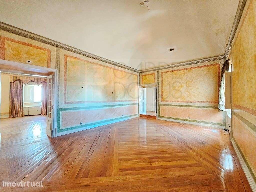 Nobre prédio apalaçado no centro de Évora - Grande imagem: 4/60