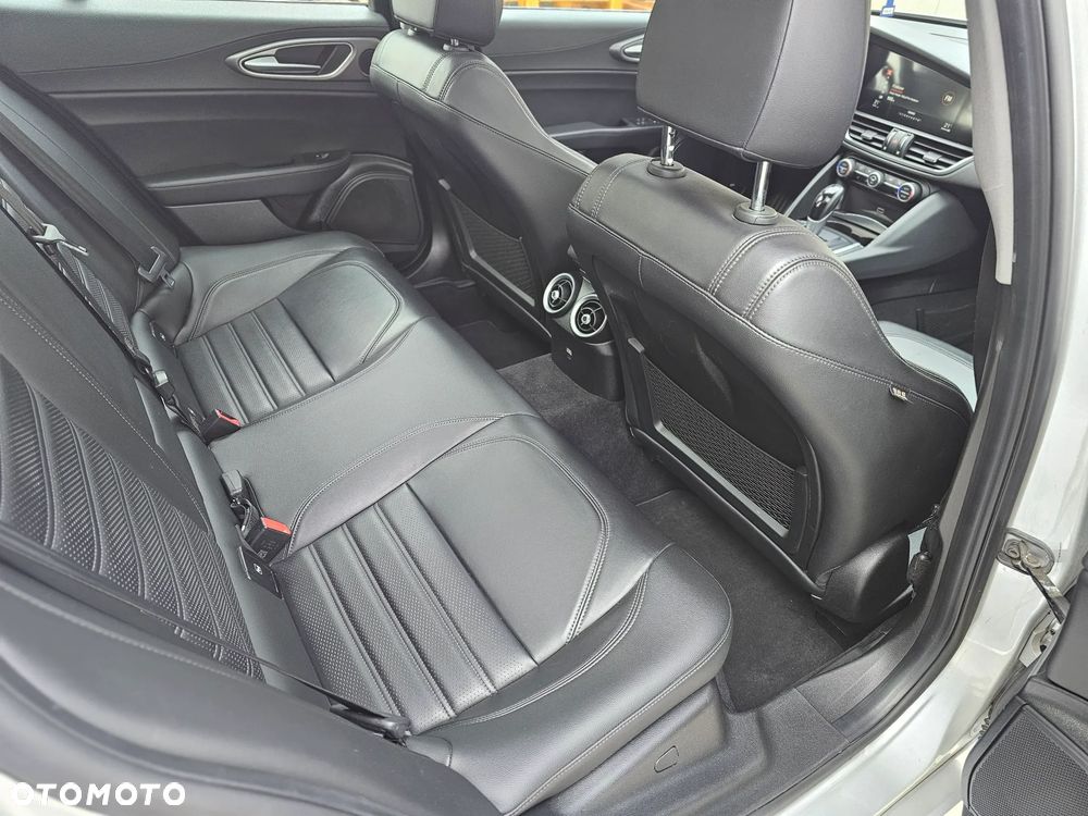 Alfa Romeo Giulia 2.0 Turbo 16V AT8-Q4 Veloce Ti - 14