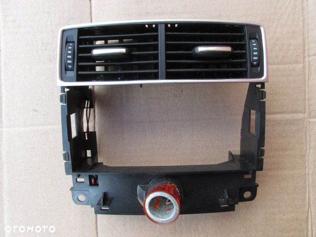 Audi A8 D3 lift Kratka nawiewu środkowa 4E0819203B - 2