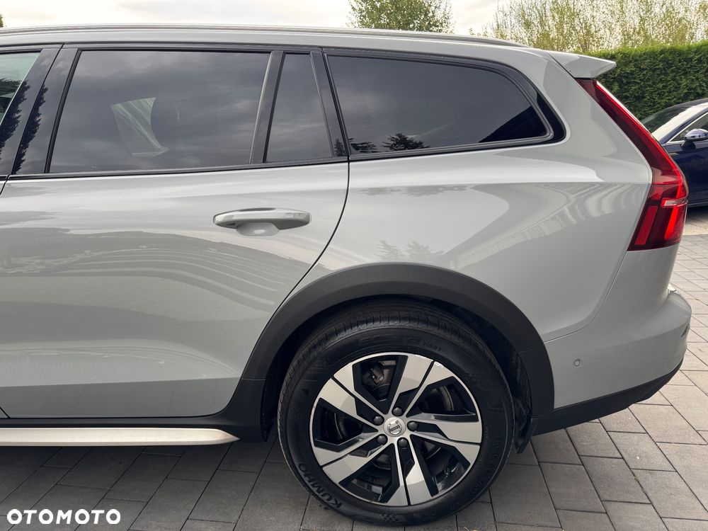 Volvo V60 Cross Country Plus B5 B AWD - 35