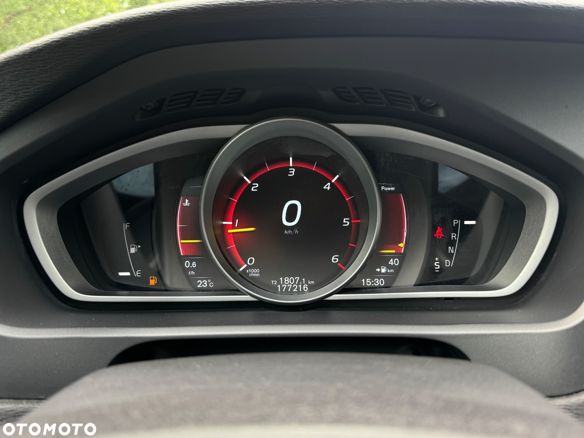 Volvo V40 D2 Drive-E R-Design Momentum - 19