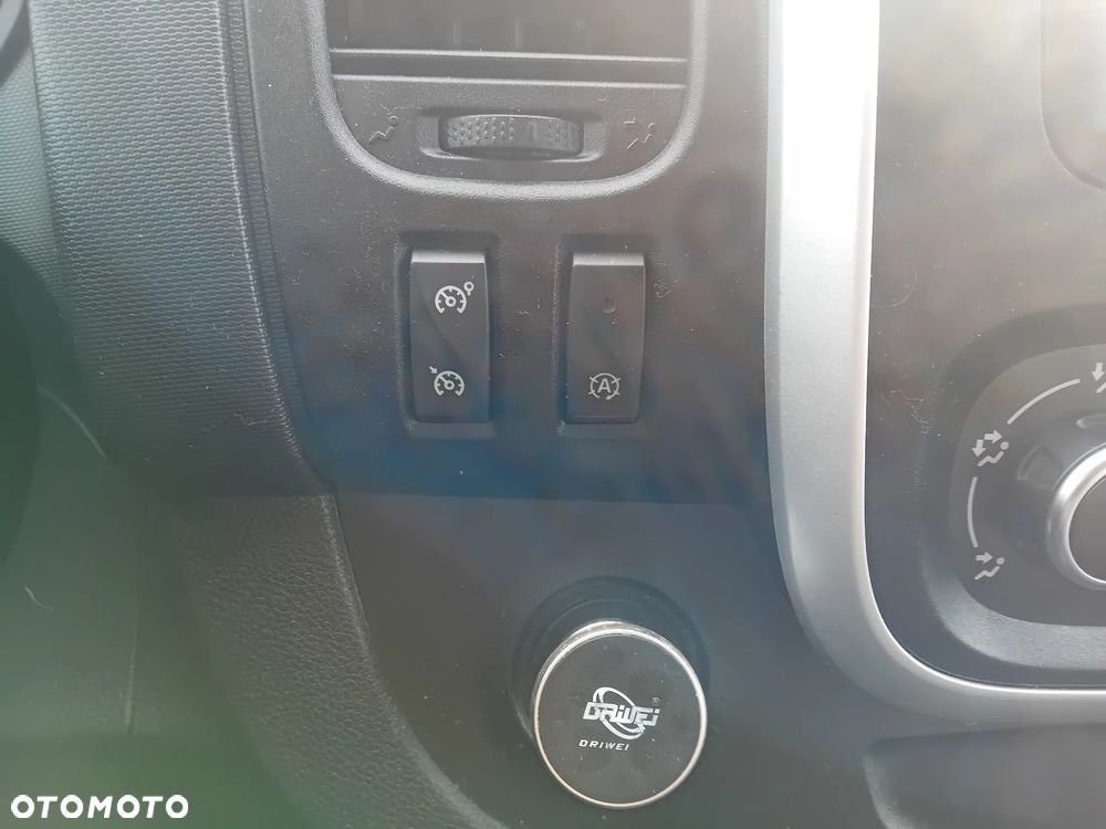 Renault Trafic - 25