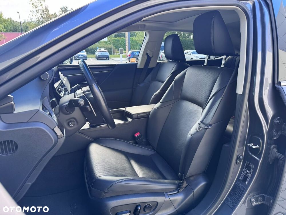 Lexus ES - 5