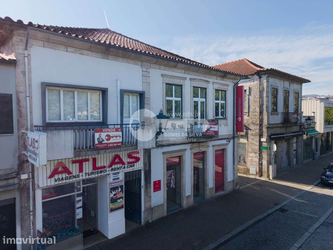 Dois prédios habitacionais e comércio, no centro de Vila Verde - Grande imagem: 2/40