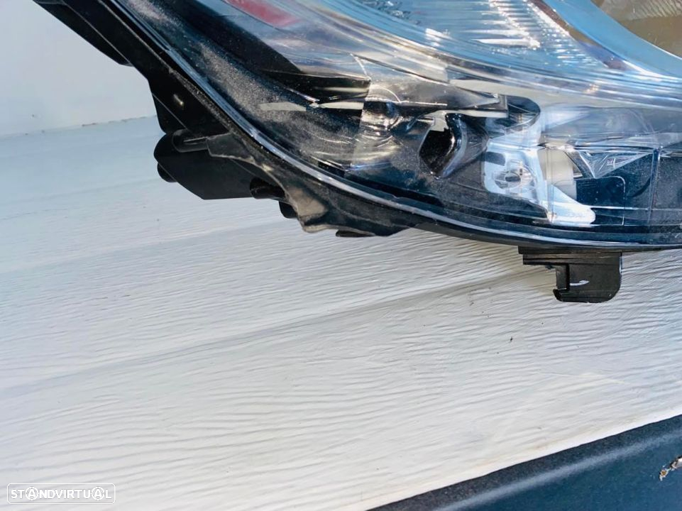 Farol Direito Opel Astra J - 09 / 15 - 4