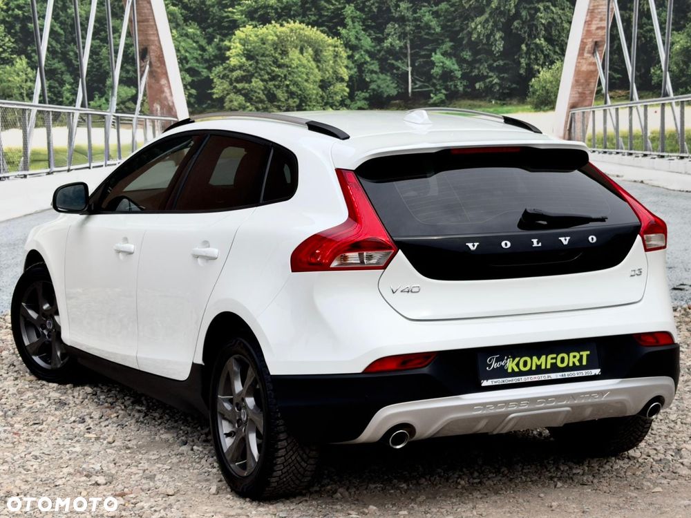 Volvo V40 Cross Country - 10