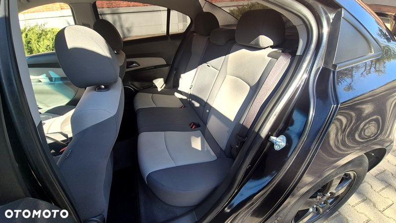 Chevrolet Cruze 1.6 - 9