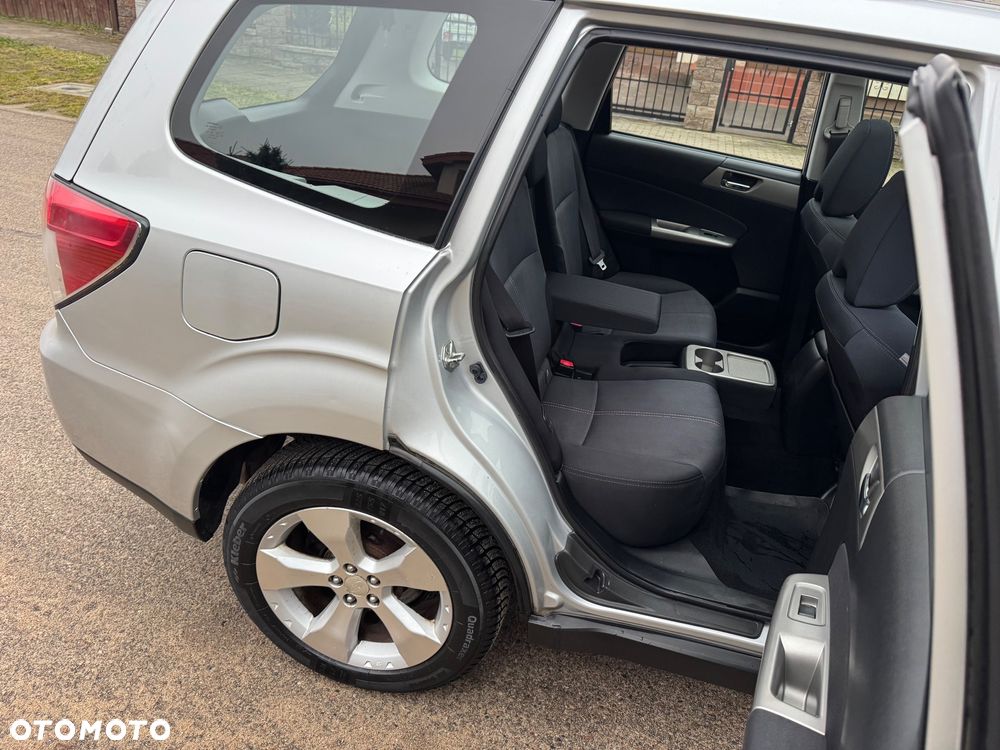 Subaru Forester 2.0D Exclusive - 30