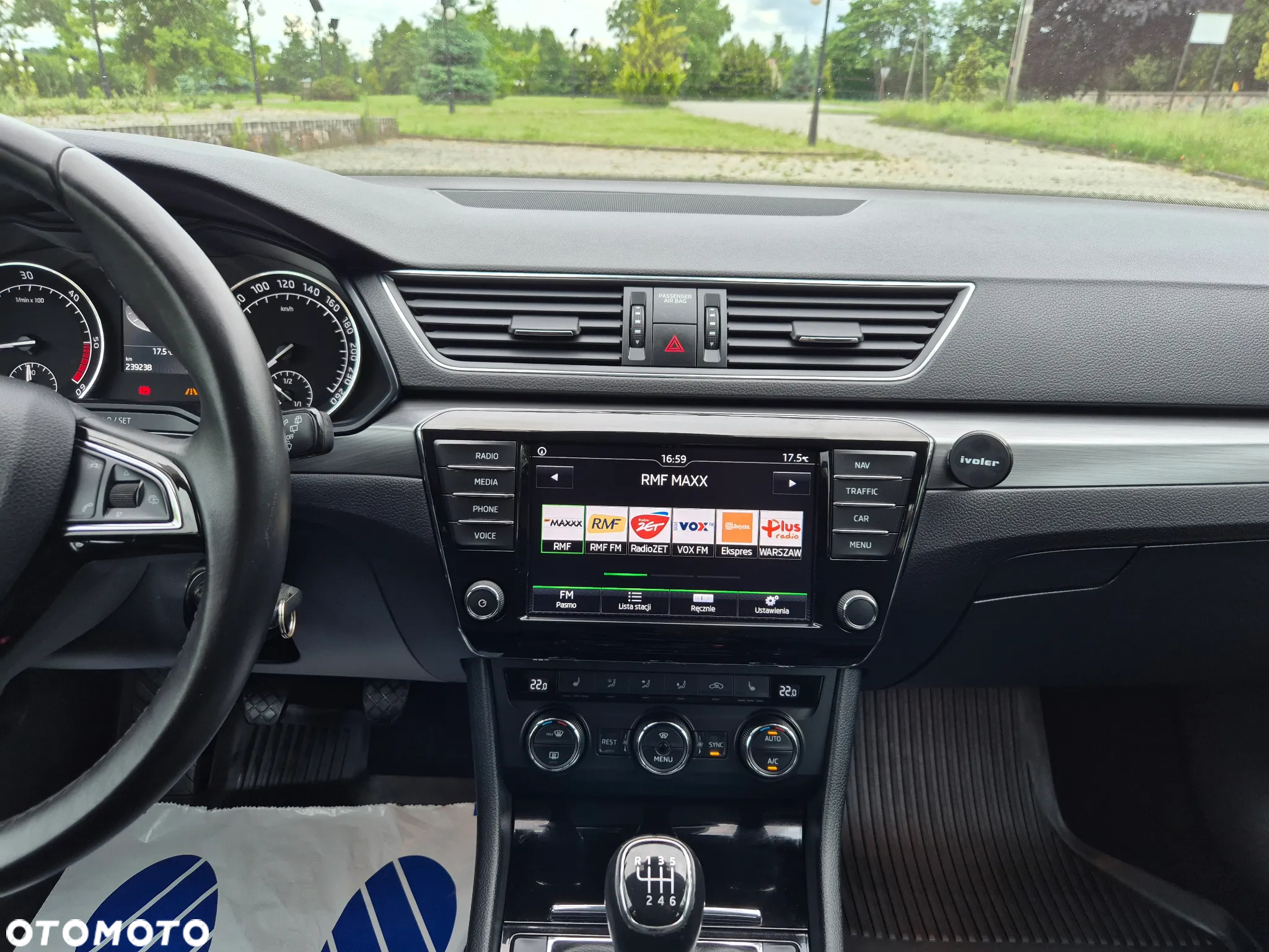 Skoda Superb 2.0 TDI Premium Edition - 34