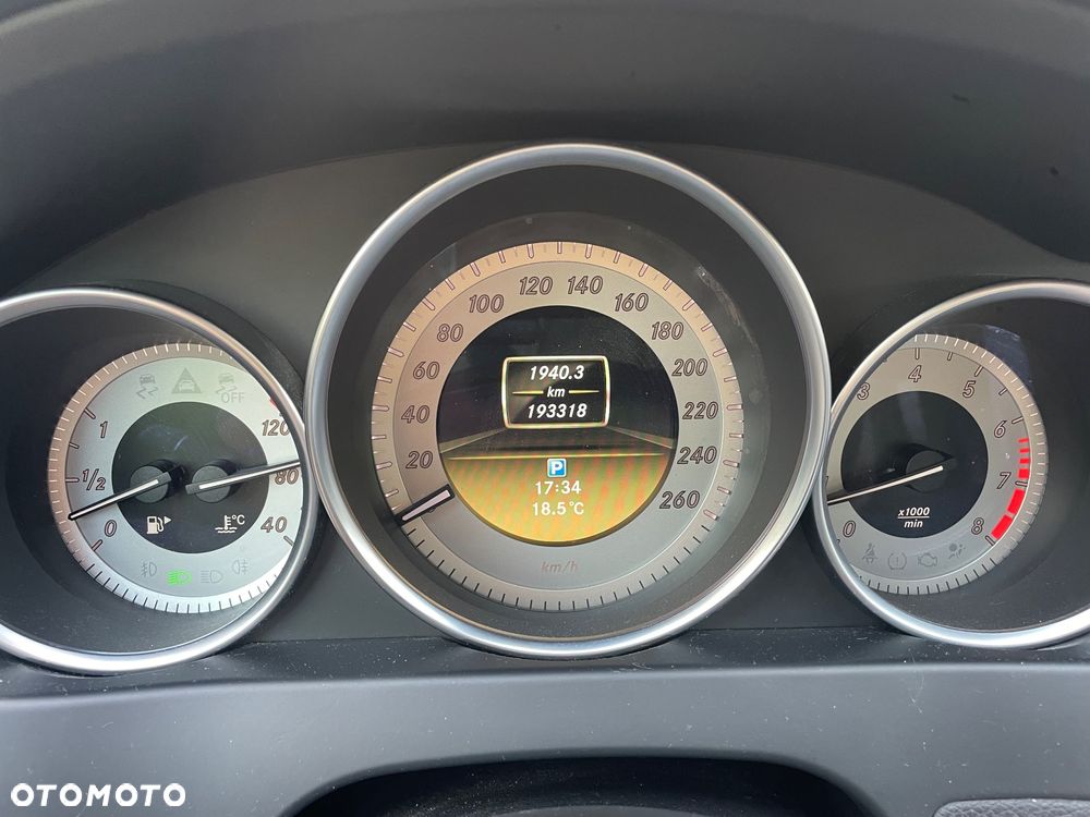 Mercedes-Benz Klasa C 180 BlueEFFICIENCY - 9