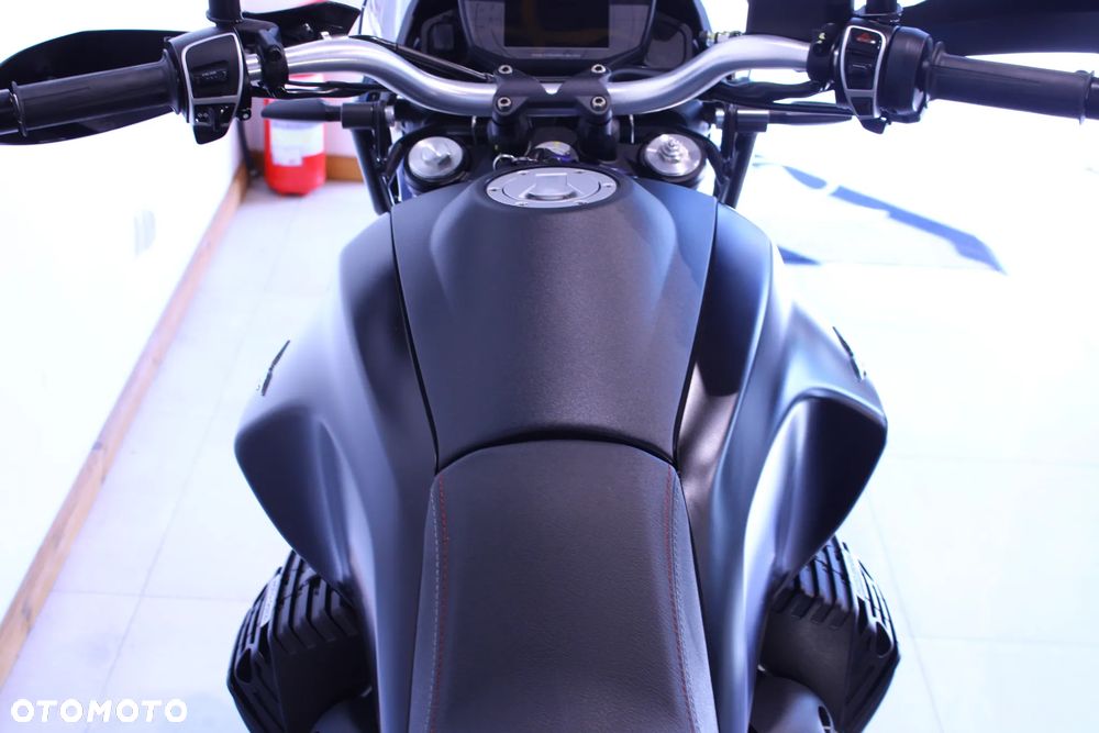Moto Guzzi V85 - 11