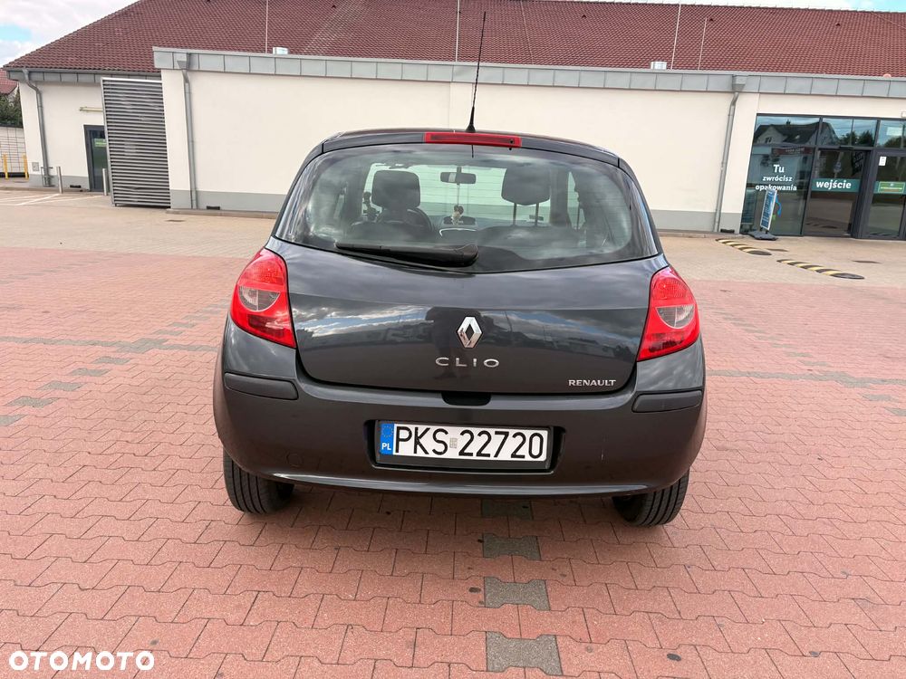 Renault Clio - 17