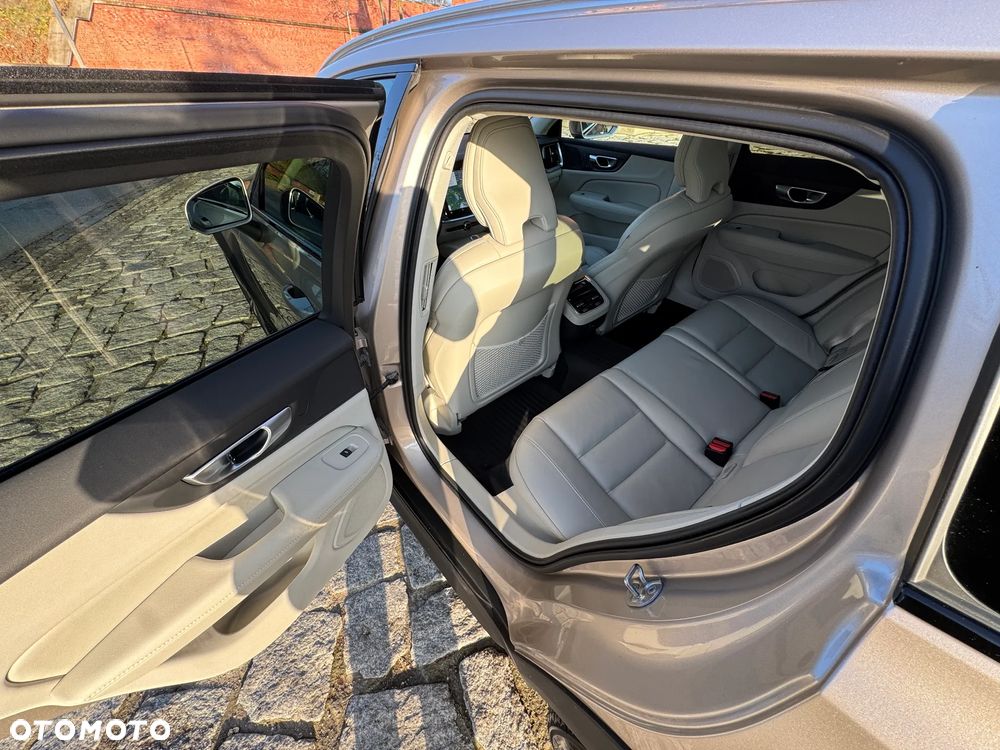 Volvo V60 Cross Country - 12