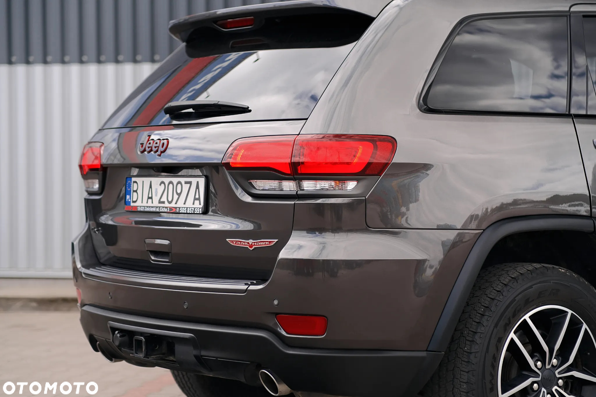 Jeep Grand Cherokee - 32