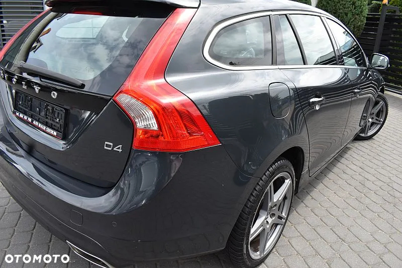 Volvo V60 D4 Momentum - 29