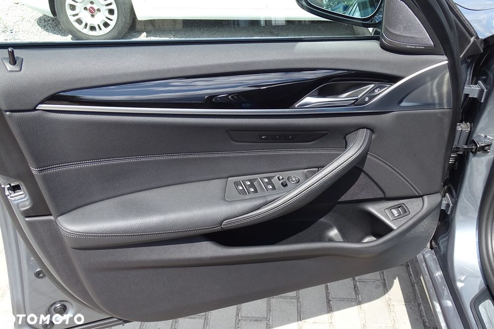 BMW Seria 5 530i Sport Line - 18