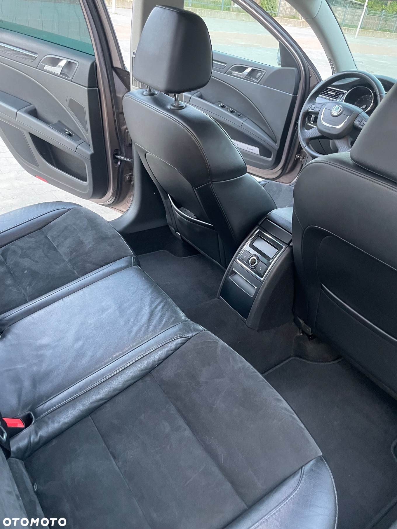 Skoda Superb 2.0 TDI Elegance DSG - 23