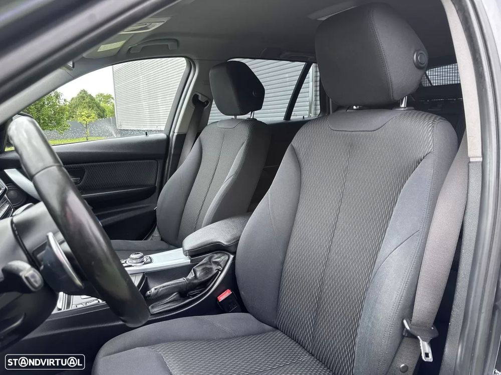 BMW 320 d Auto Line Sport - 35