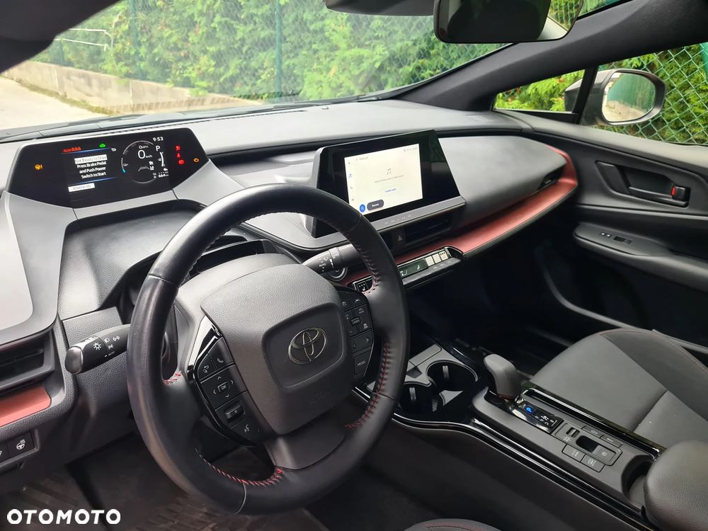 Toyota Prius Plug-in Hybrid - 13