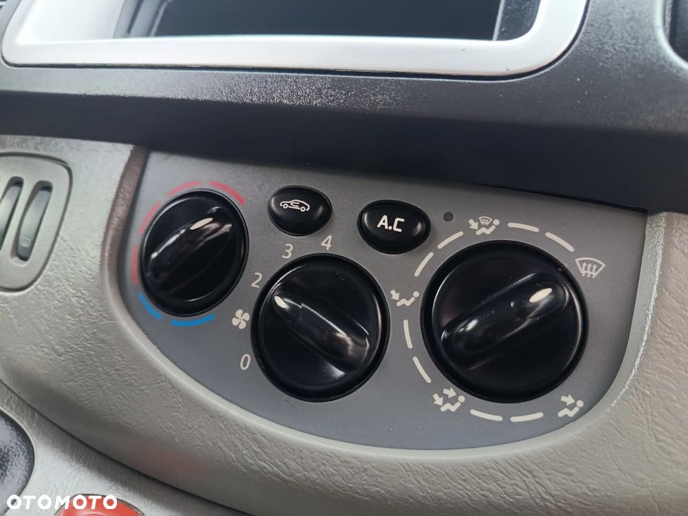 Opel Vivaro 2.0 CDTi - 16