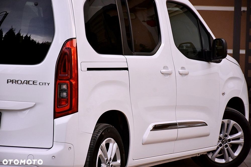 Toyota Proace City Verso 1.2 Turbo L1 Team Deutschland - 11