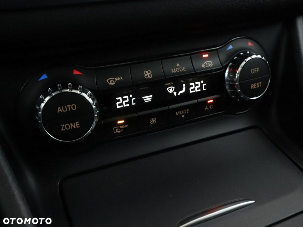 Mercedes-Benz GLA 250 4-Matic Urban - 29