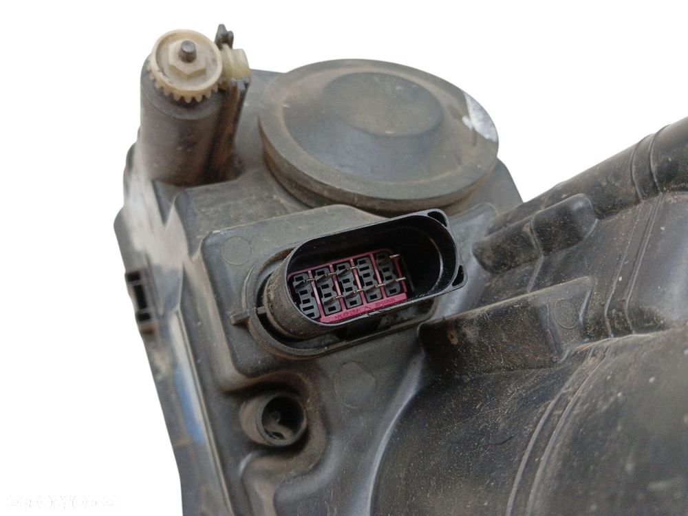 LAMPA PRAWY PRZÓD VOLKSWAGEN PASSAT B6 (2005-2010) 2.0 TDI 140KM 3C0941006Q - 2