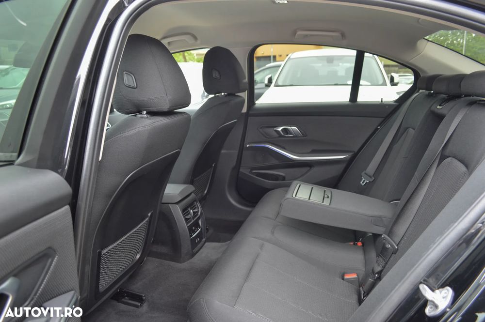 BMW Seria 3 318d Aut. Advantage - 28