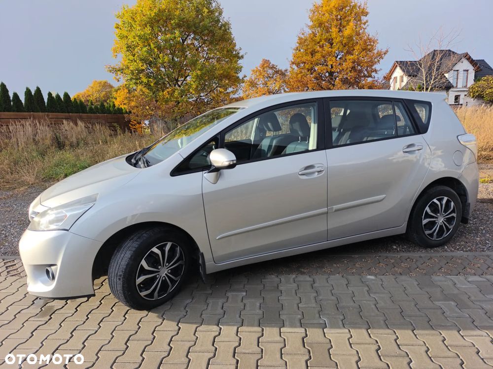 Toyota Verso 2.0 D-4D Active - 29