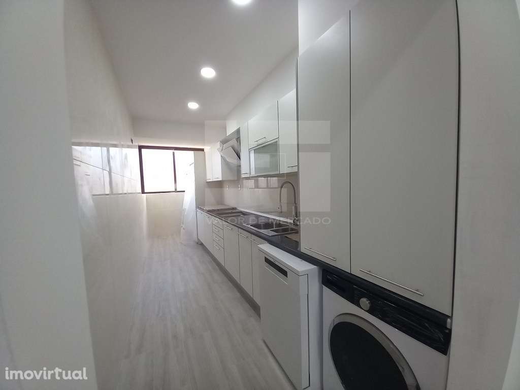 APARTAMENTO DUPLEX T3 - COSTA DA CAPARICA, 300 M DA PRAIA - Grande imagem: 3/47