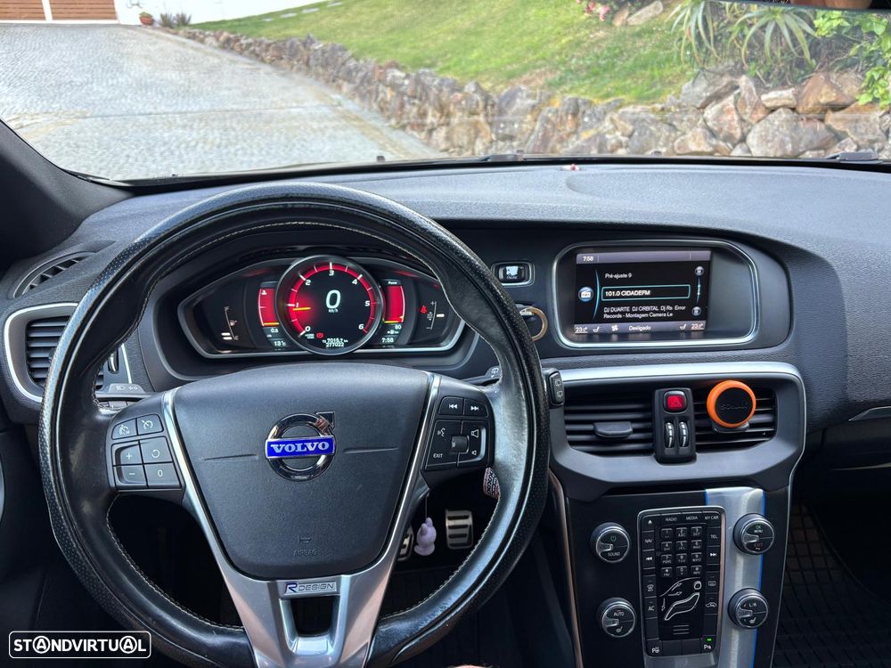 Volvo V40 D2 R Design - 13
